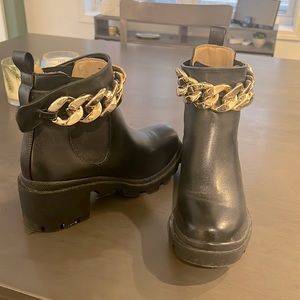 Steve Madden black booties with gold chain